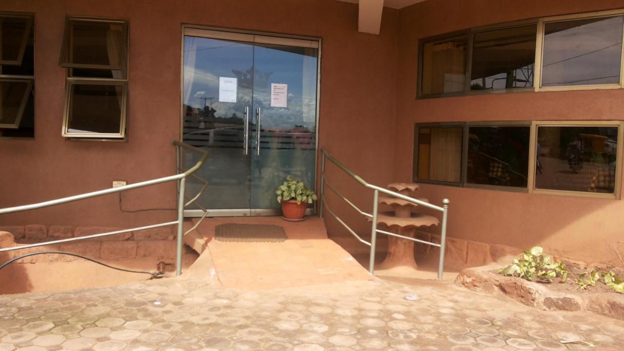 Palema Crown Hotel Gulu Eksteriør bilde